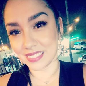 Meet your Posher, Yoli